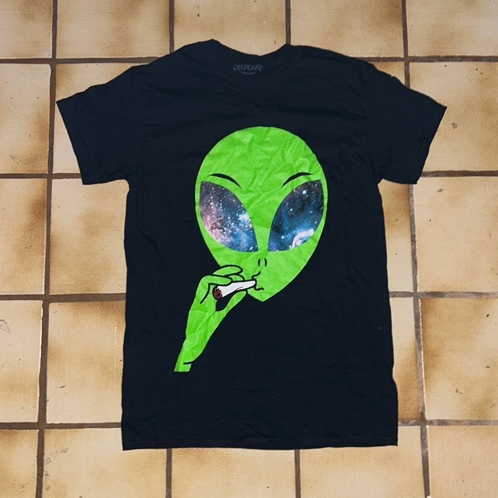Alien smoking t shirt Spencer’s 420